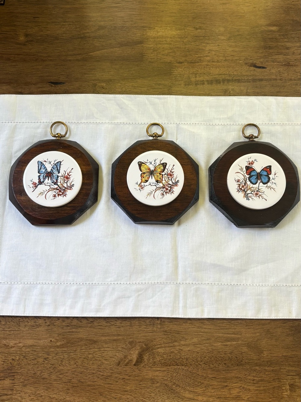Vintage Jerry Schultz handcrafted pine butterfly plaques brass hanger (set of 3)